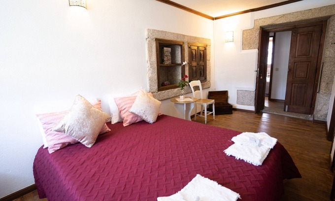 Sortelha Apartment | Room 'Beijo Eterno' with Mountain View, Wi-Fi and Air Conditioning
