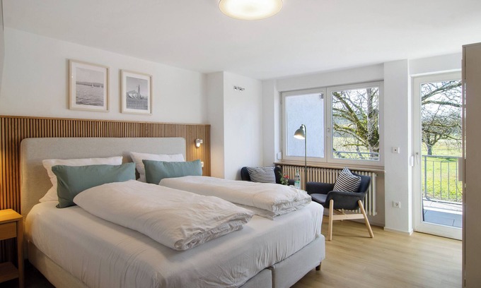 Lippertsreute Apartment | Room 'Bodman' with private balcony, shared terrace and Wi-Fi