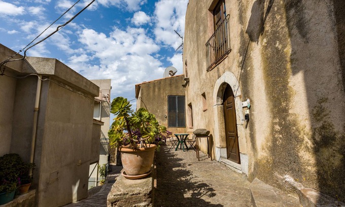 San Marco d'Alunzio Apartment | Room 'Casa Dello Aromatario' with Private Terrace