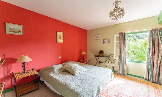 Saint-Pierre-de-Vassols Apartment | Room 'Chambre Verte' with Private Pool, Shared Terrace and Wi-Fi