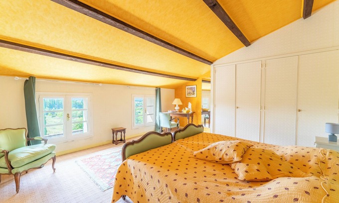 Saint-Pierre-de-Vassols Apartment | Room 'Chambre Jaune Et Chambre Bleue' with Private Pool, Shared Terrace and Wi-Fi