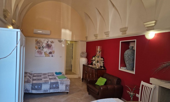 San Donato di Lecce Apartment | Room 'Ciclamino' with Shared Terrace, Wi-Fi and Air Conditioning