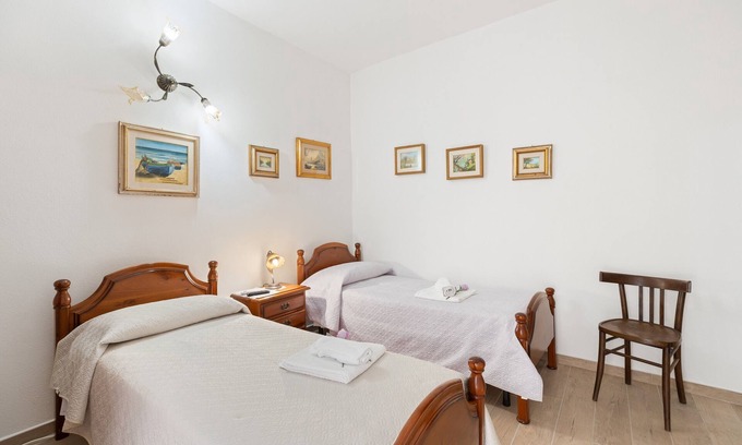 Scano di Montiferro Apartment | Room 'Clio' with shared terrace, Wi-Fi and air conditioning