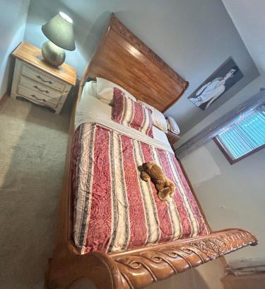 Point Breeze House | ROOM CLOSE TO THE CITY, Airport, stadiums,casino, rocky steps