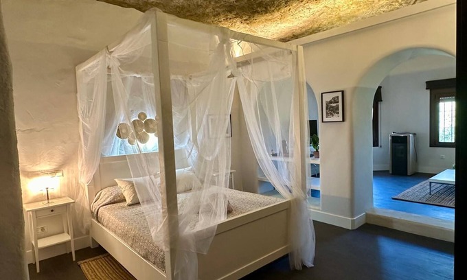 Setenil de las Bodegas Apartment | Room 'Cueva 1' with Mountain Views, Private Pool and Wi-Fi
