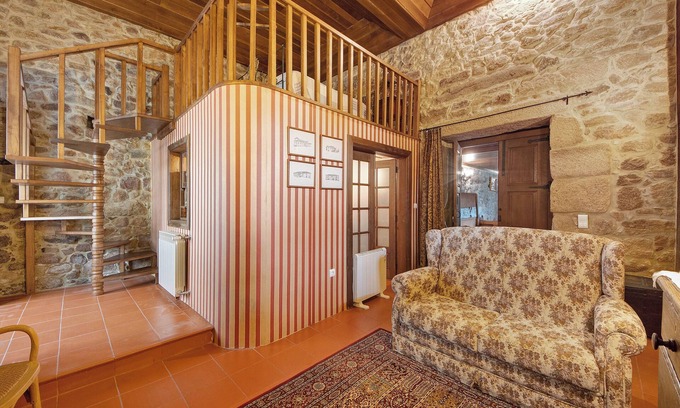 Moimenta da Beira Apartment | Room 'Deluxe Triple' with Shared Garden, Balcony and Wi-Fi