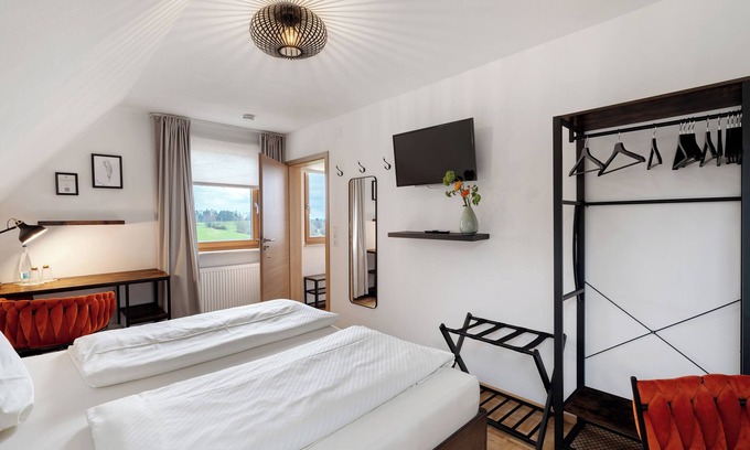 Hallwangen Apartment | Room 'Doppelzimmer 6 Premium' with Shared Terrace, Shared Garden and Wi-Fi