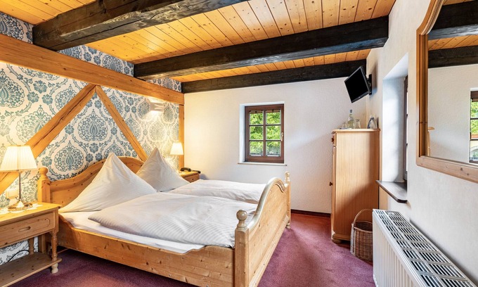 Soernewitz Apartment | Room 'Doppelzimmer Im Weinrestaurant' with Shared Garden and Wi-Fi