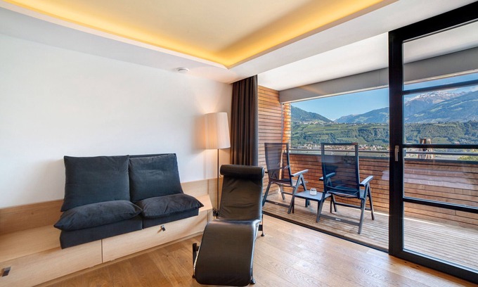 Marlengo Apartment | Room 'Doppia Vista Panoramica Sup 105' with Mountain View, Wi-Fi and Air Conditioning