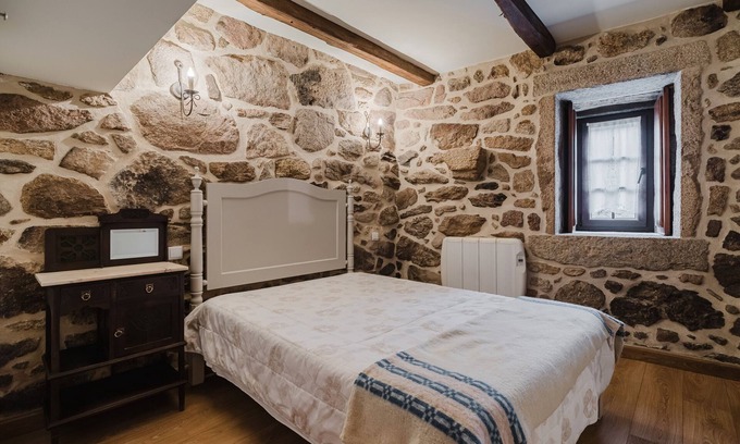 Montalegre Apartment | Room 'Duplo - 1' with Shared Terrace and Wi-Fi