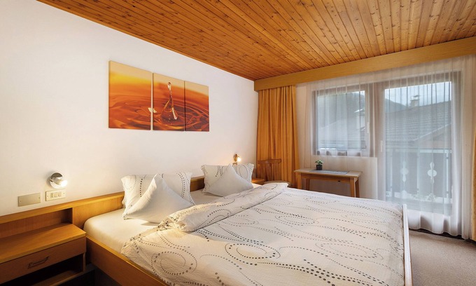 Valle Aurina Apartment | Room 'Ederhof 3' with Mountain View, Shared Terrace and Wi-Fi