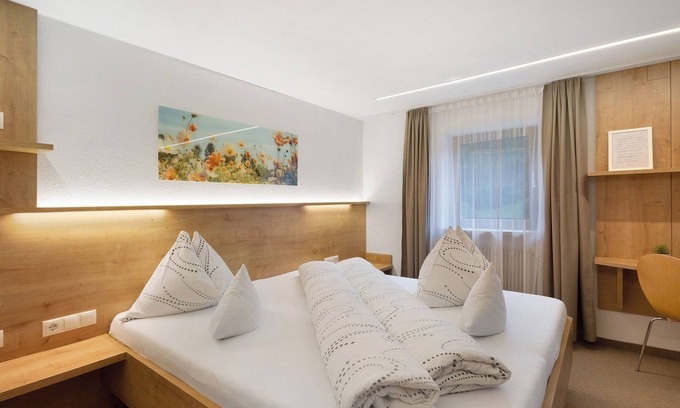 Valle Aurina Apartment | Room 'Ederhof 4' with Mountain View, Shared Terrace and Wi-Fi
