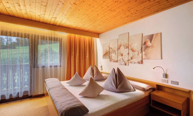 Valle Aurina Apartment | Room 'Ederhof 9' with Mountain View, Shared Terrace and Wi-Fi