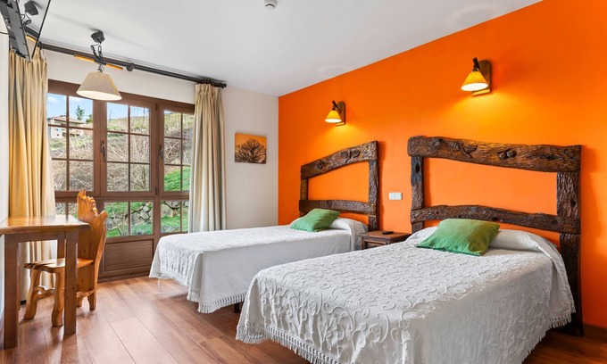 Gamonedo Apartment | Room 'El Nogal' with Shared Pool, Shared Garden and Wi-Fi