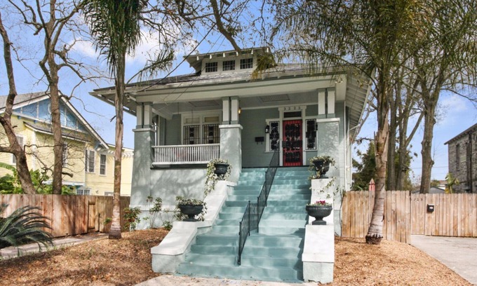 Broadmoor House | Room for everyone in Uptown