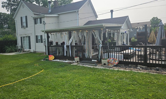 Lindenwood Park Bed & Breakfast | Room for rent in my farmhouse, with a saltwater pool and fresh eggs!