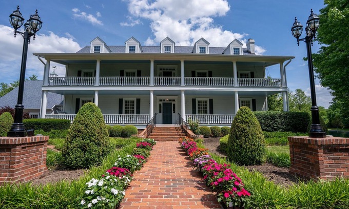 Carbondale House | Room for the Whole Family to Enjoy the 4th of July Together!