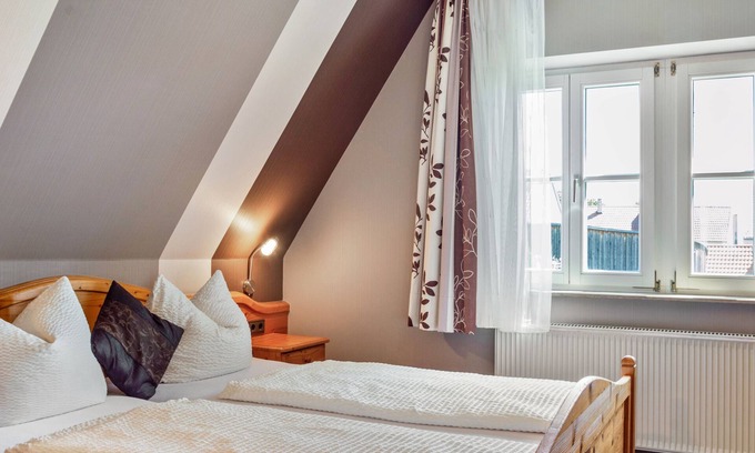 Iphofen Apartment | Room 'Gästehaus Lutz - Zimmer 4' with Shared Terrace, Shared Garden and Wi-Fi