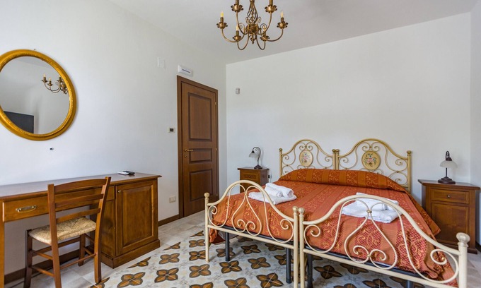 Sant'Angelo di Brolo Apartment | Room 'Ghiro' with Mountain View, Wi-Fi and Air Conditioning