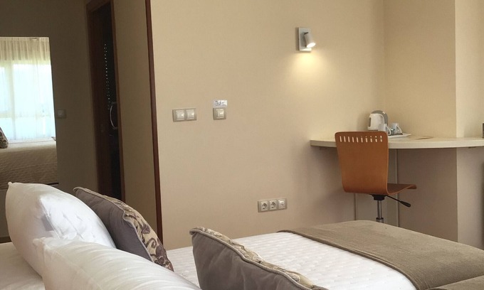 Faro Apartment | Room 'Habitación 101 Camas Individuales' with Sea View, Shared Terrace and Wi-Fi