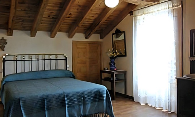 Almajano Apartment | Room 'Habitación Doble Molino' with Mountain View, Shared Terrace and Wi-Fi