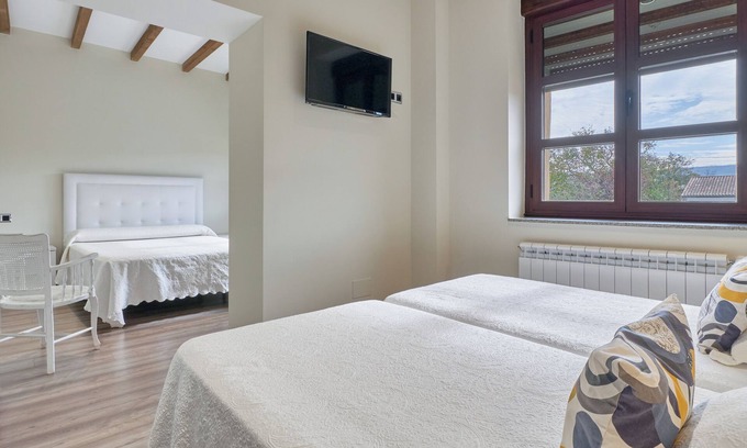 Ferreras de Abajo Apartment | Room 'Habitacion Familiar' with Shared Pool, Shared Terrace and Wi-Fi