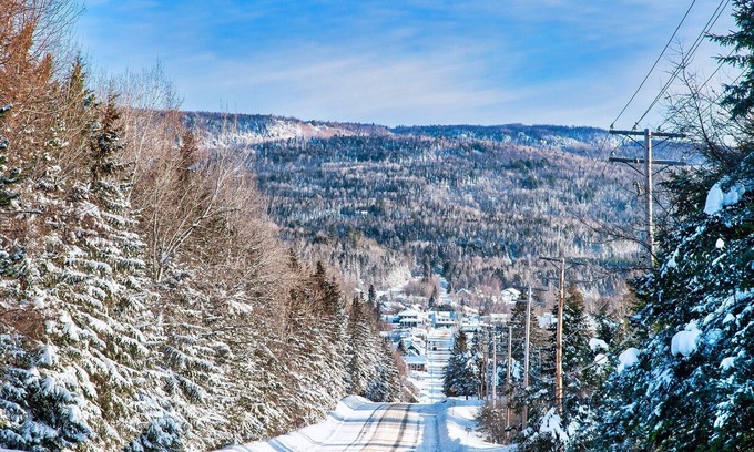 Matawinie Regional County Municipality House | Room in Lodge - Beach Club Hotel st Emilie Energie Lake Mountain