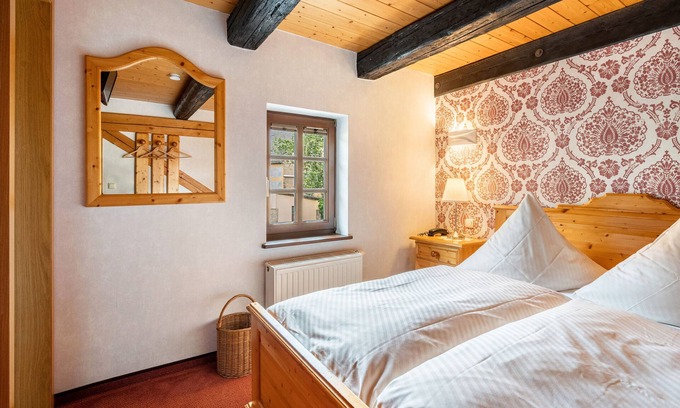 Soernewitz Apartment | Room 'Im Weinrestaurant 5' with Shared Garden and Wi-Fi