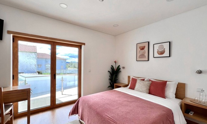 Penacova House | Room in a hotel with a pool