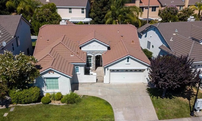Roseville House | Room in Beautiful Roseville Gated Community