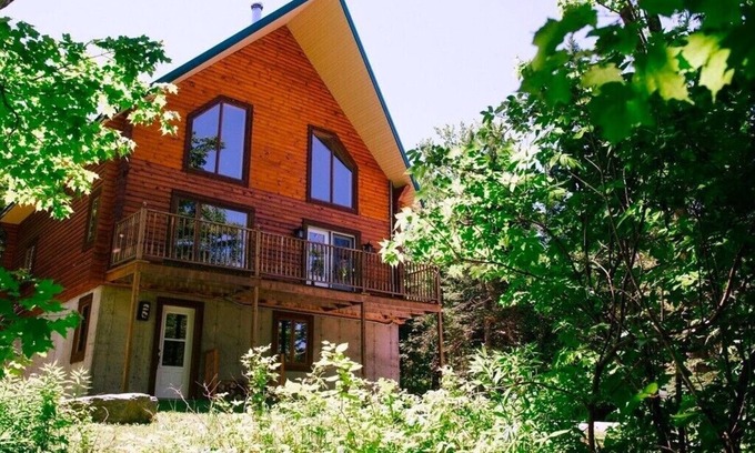 Saint-Paul-de-Montminy Apartment | Room in the Heart of the Coulée Mountain