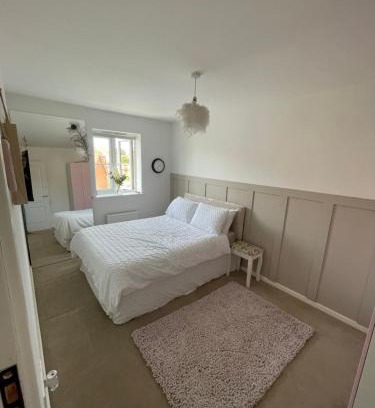 Whitfield House | Room in house close to Dover port