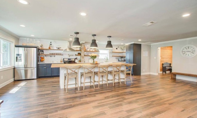 Ponderosa Forest House | Room in Houston- near Exxon Campus,The Woodlands, Northwest Hospital
