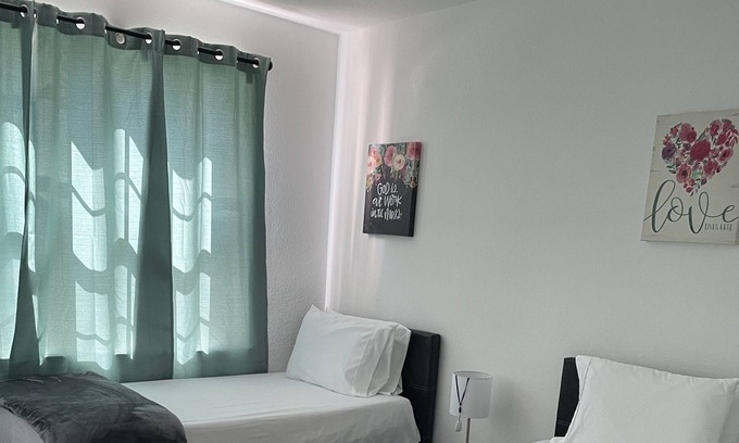 Ludlam House | Room in Kendall with view lake and patio