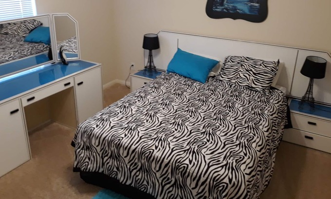 Missouri City House | Room in Large (3,900sq ft), Modern home. Medical center, Rodeo, Galleria, Trail