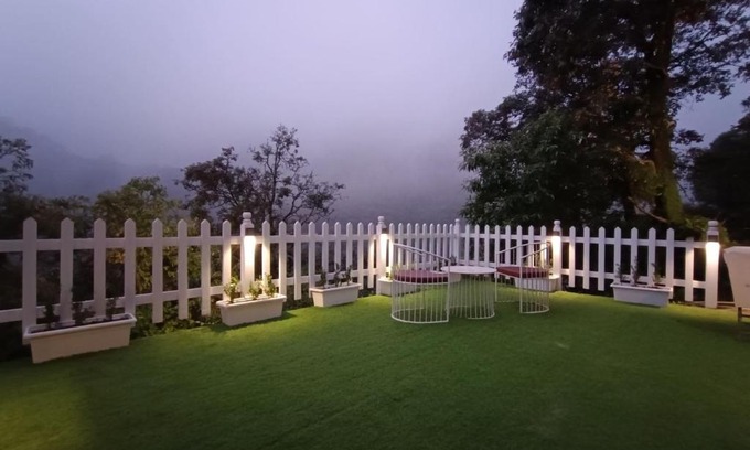 Landour House | Room in Lodge - Oakwood 302 - Elegant Private Room With Balcony at Landour, Mussoorie