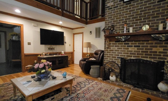 Petersburg House | Room in the Country.