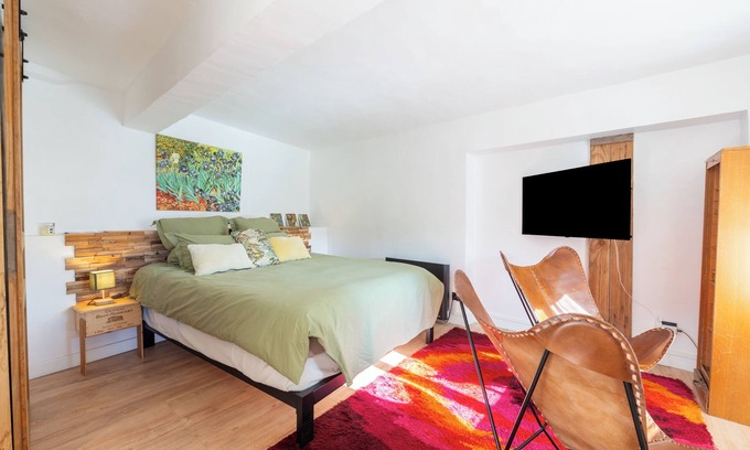 Navette Apartment | Room 'La Meule' with Mountain View, Shared Pool and Wi-Fi