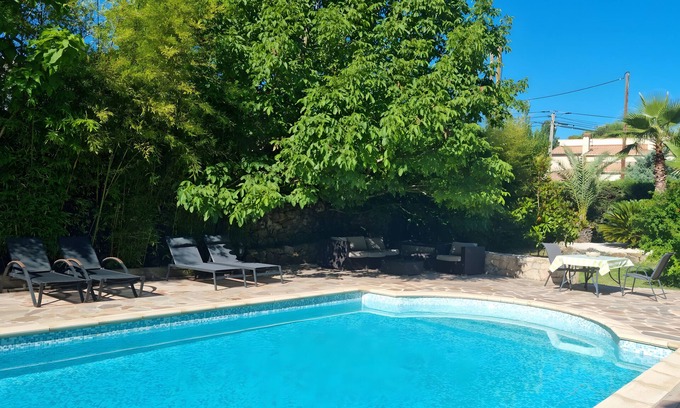 Fayence Apartment | Room 'La Provençale' with Shared Pool, Wi-Fi and Air Conditioning