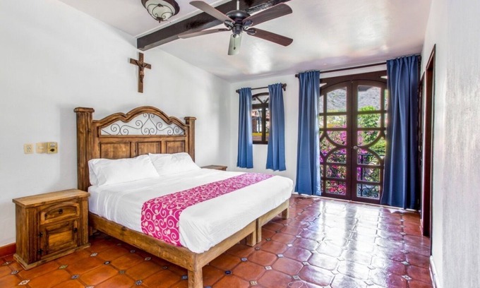 Ajijic Bed & Breakfast | Room "Los Naranjos" in Casa Caroline Bella