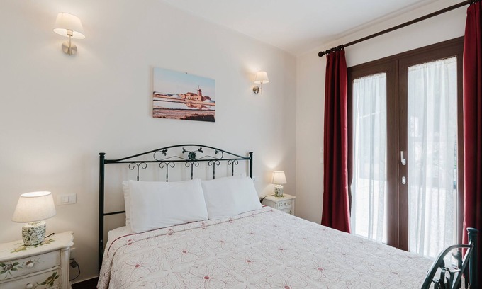 Rilievo Apartment | Room 'Maidda' with Shared Garden, Wi-Fi and Air Conditioning