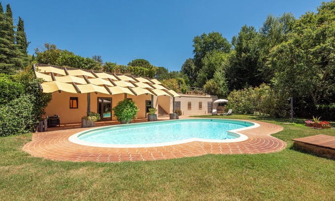 Monticiano Apartment | Room 'Marroneto - Suite' with Mountain View, Shared Pool and Wi-Fi