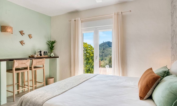 Adsubia Apartment | Room 'Menta' with Mountain View, Wi-Fi and Air Conditioning