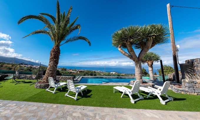 Los Gomez Apartment | Room Moments C - Moana