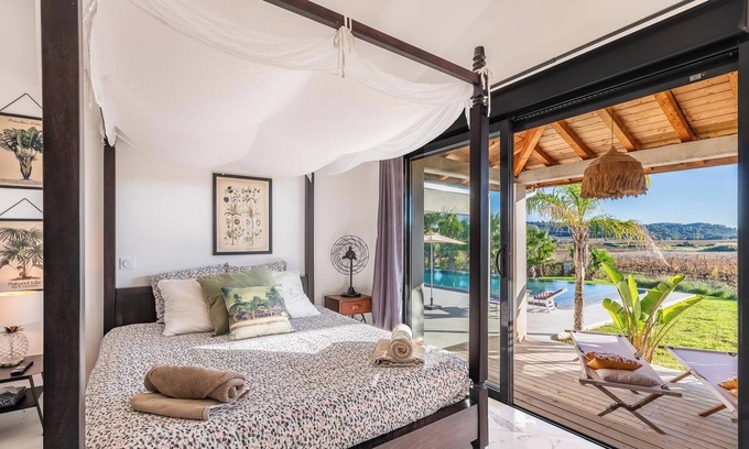 Plaissan Bed & Breakfast | Room n°4 in Villa SCL - Heated pool - SPA Jacuzzi