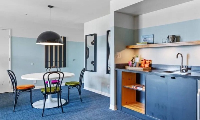 Venice Hotel | Room Near Beach Fun | Kitchen | Rooftop | Balcony | Free Breakfast