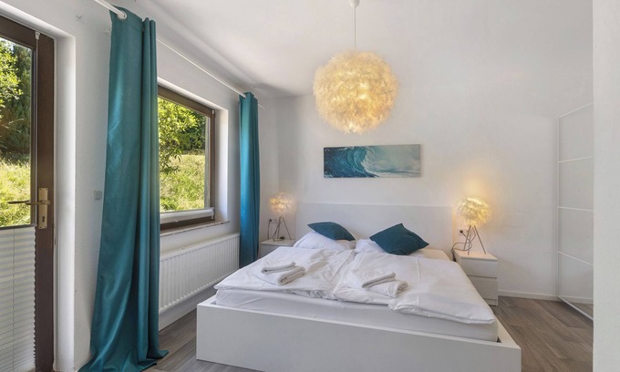 Niedenstein House | Room 'Ocean' with Shared Terrace, Garden and Wi-Fi