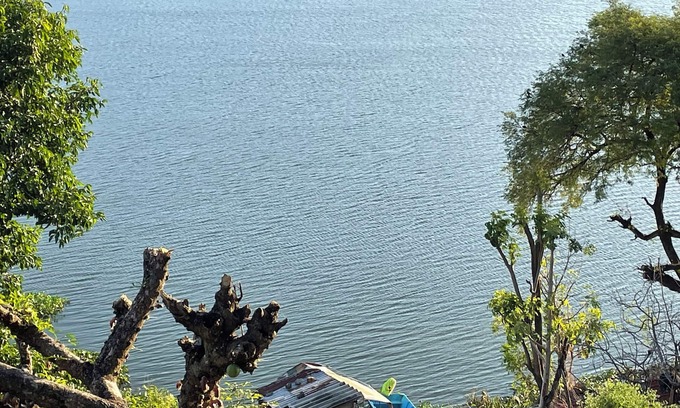 Isla Conchagaita House | Room or 3-bedroom house in Olomega with WiFi, AC, Lake/Mountain views.
