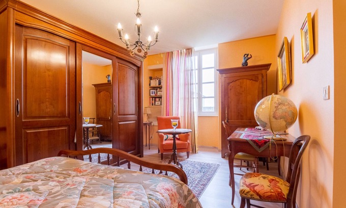 Tournecoupe House | Room ORANGE, Bed and Breakfast Saint Roch, indoor heated pool