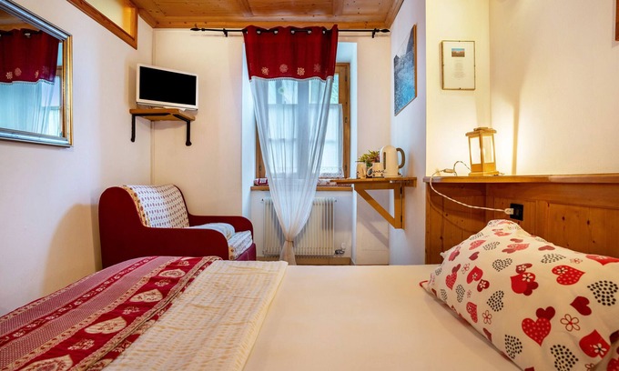 San Giacomo Apartment | Room 'Pedi' with Mountain View and Shared Garden